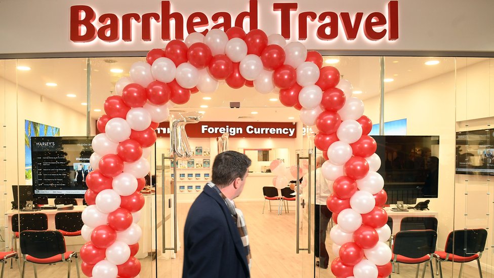 Фасад магазина Barrhead Travel