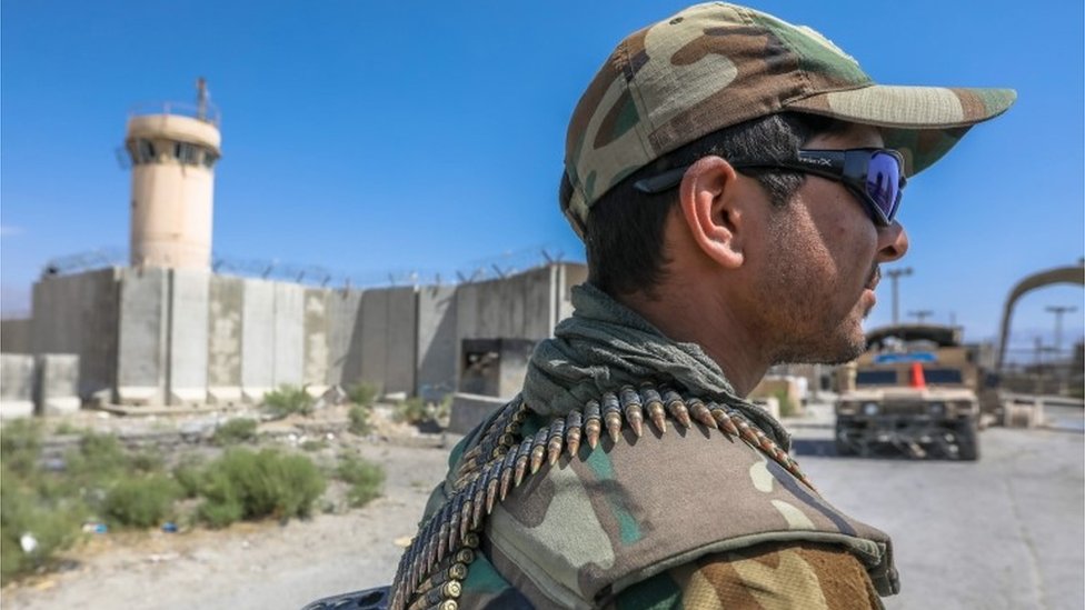 Tentara Afghanistan di pangkalan udara Bagram