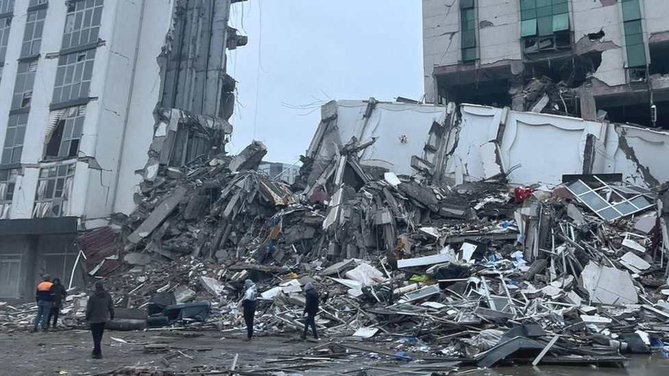 Edificio colapsado en Iskenderun