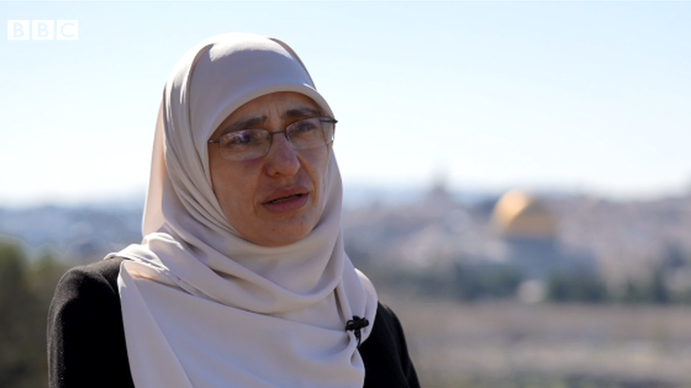 Hanadi Halawani, aktivis perempuan Muslim Palestina, adalah guru Al-Qur`an di Masjid al-Aqsa.