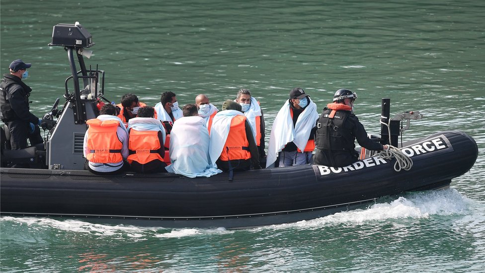 Мигранты на лодке Boarder Force