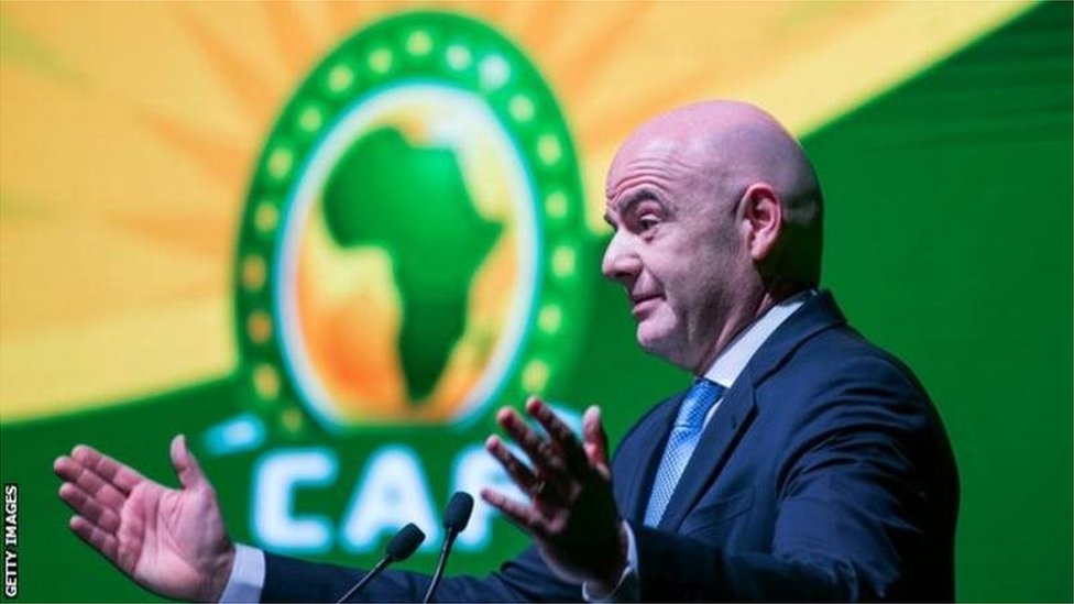 Le président de la Fifa propose d'organiser la CAN tous les quatre ans -  BBC News Afrique