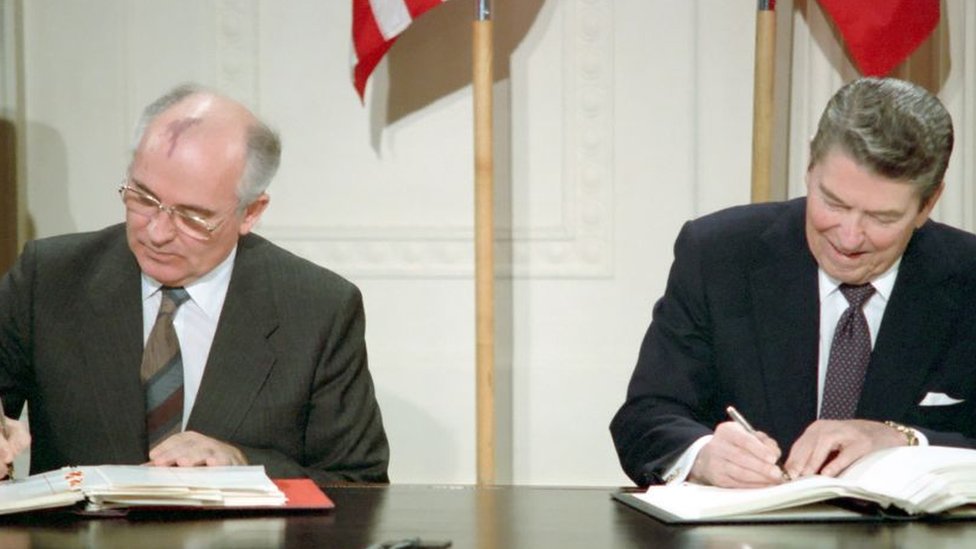 Gorbachov y Reagan