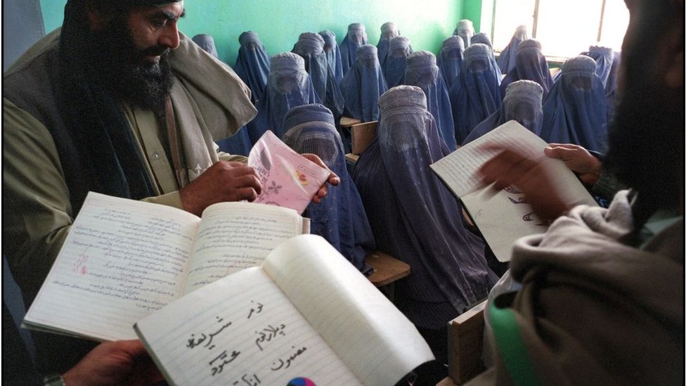 Taliban'la birlikte Afganistan'da bayanların ve kız çocuklarının hangi kazanımları tehdit altında?