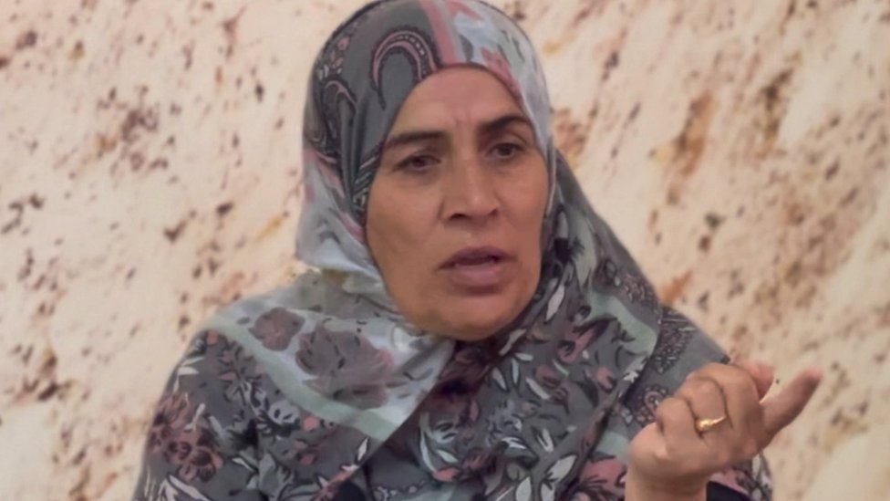 Mouna Saleh, Iklasina majka
