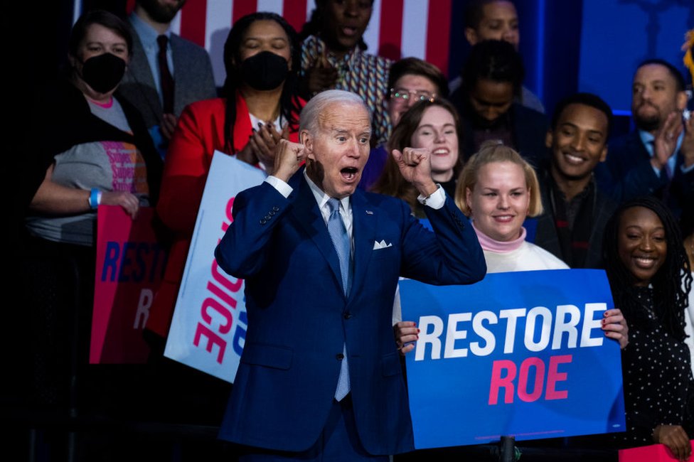 El presidente Joe Biden habla de la importancia del derecho al aborto en un evento auspiciado por el Comité Nacional Demócrata en el Howard Theatre de Washington, D.C. el 18 de octubre de 2022.