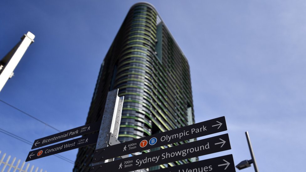Sydney Opal Tower: How could a crack form in a new building