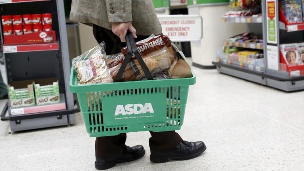 Asda shopworkers win landmark ruling in equal pay dispute, Equal pay