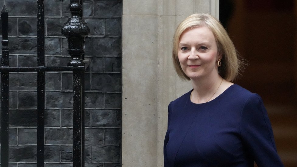 Mini-budget: PM to meet head of OBR following market turmoil