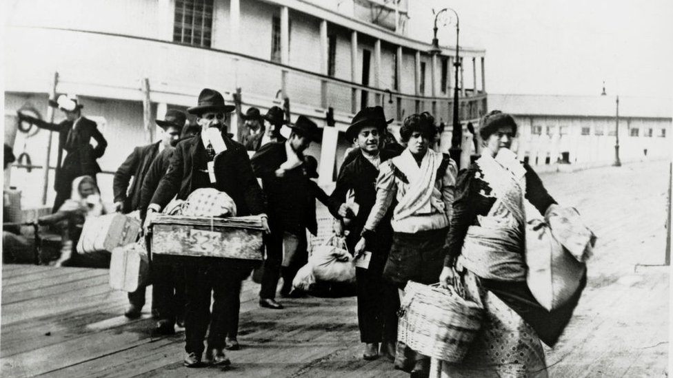Inmigrantes llegando de Europa en 1920