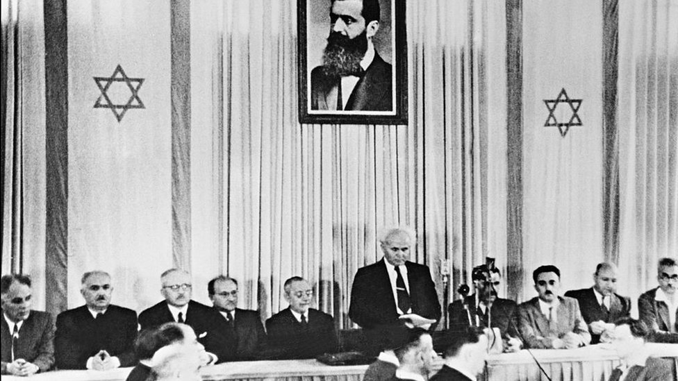 El primer primer ministro israelí, David Ben-Gurion, en la proclamación oficial del Estado de Israel, el 14 de mayo de 1948, en Tel Aviv. El primer primer ministro israelí, David Ben-Gurion, en la proclamación oficial del Estado de Israel, el 14 de mayo de 1948, en Tel Aviv.