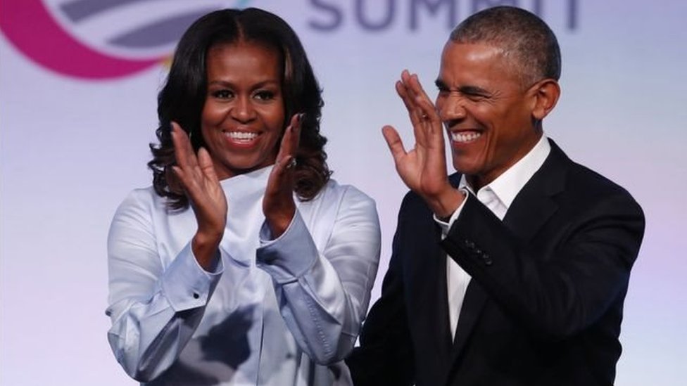الرئيس الأمريكي السابق باراك أوباما وزوجته ميشيل