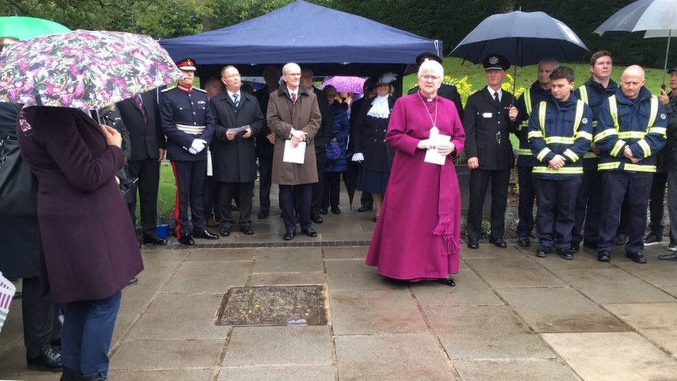 Джун Осборн, епископ Лландаффа, проводит мероприятие
