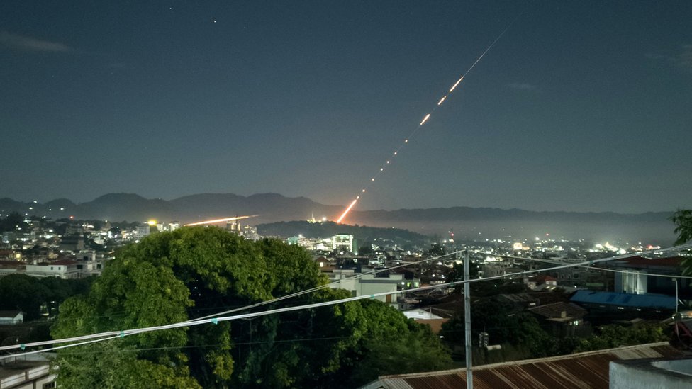 緬甸撣邦臘戍一枚火箭在夜間發射（28/10/2023）