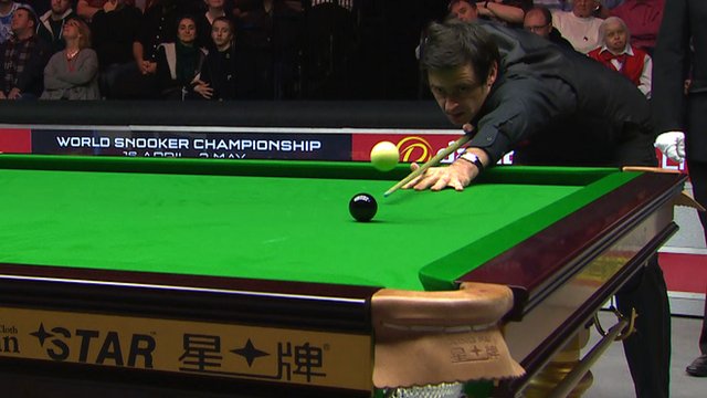 Ronnie O'Sullivan miscues the black at the 2016 Masters