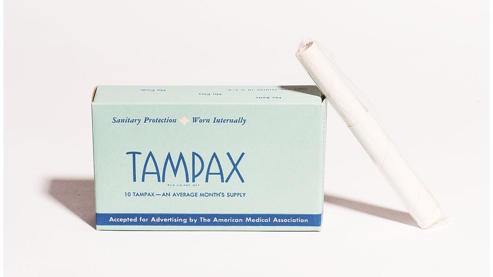 Una de las primeras cajas de Tampax, de la colección del Museo de la Menstruación