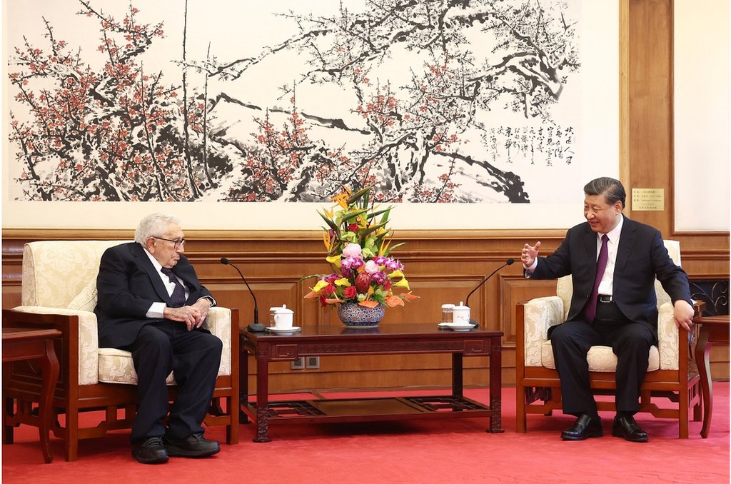 2023年7月20日，中國國家主席習近平（右）在北京會見美國前國務卿基辛格。