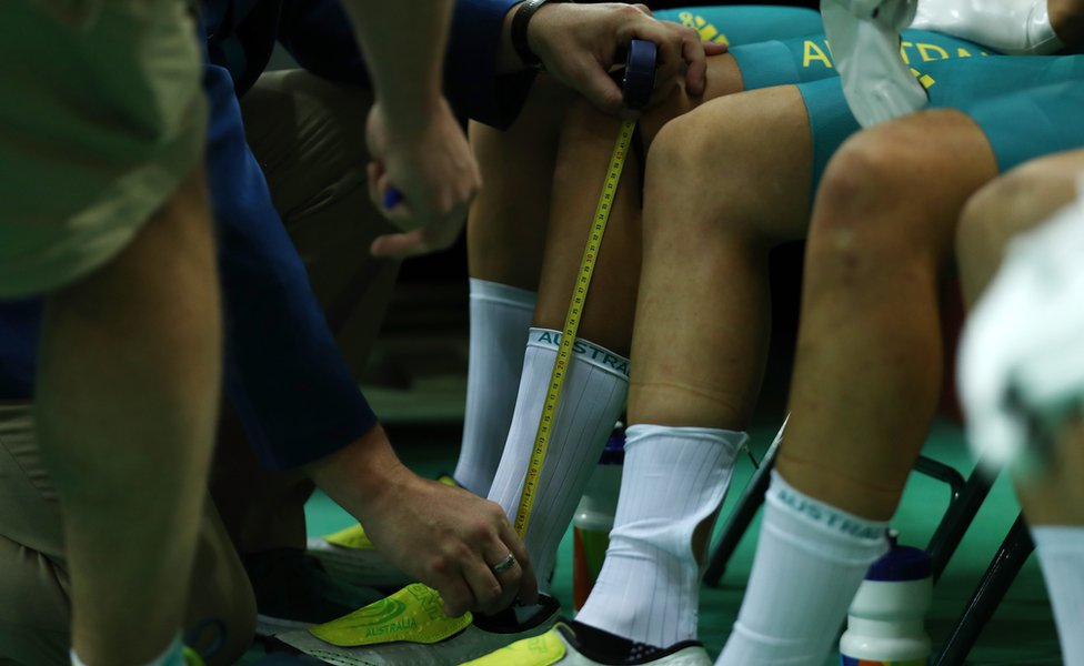 Команда Австралии измерила свои носки