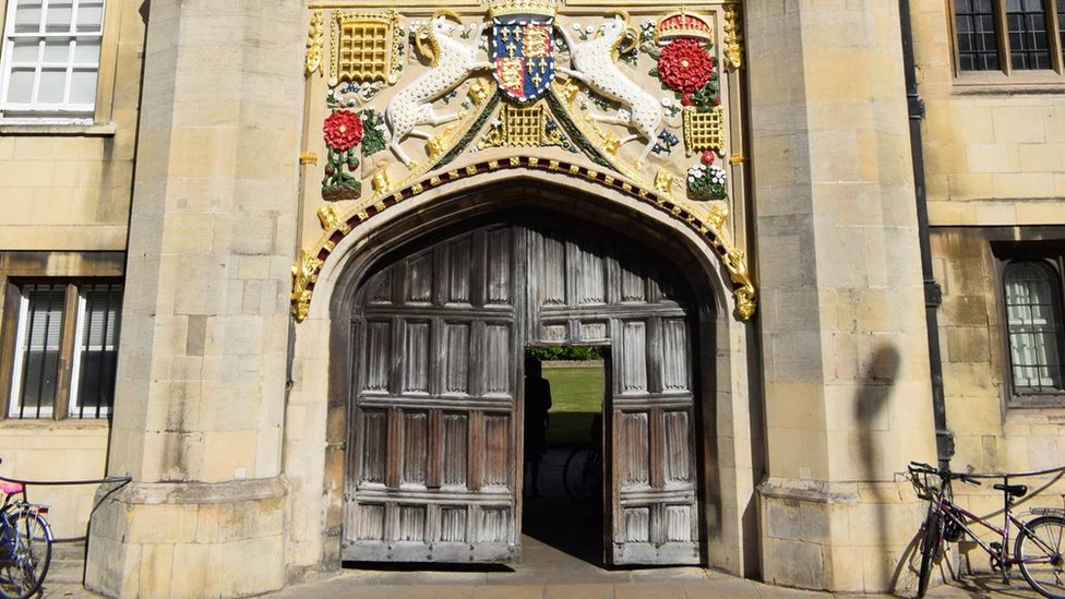 Cambridge University gatehouse restoration completed - BBC News
