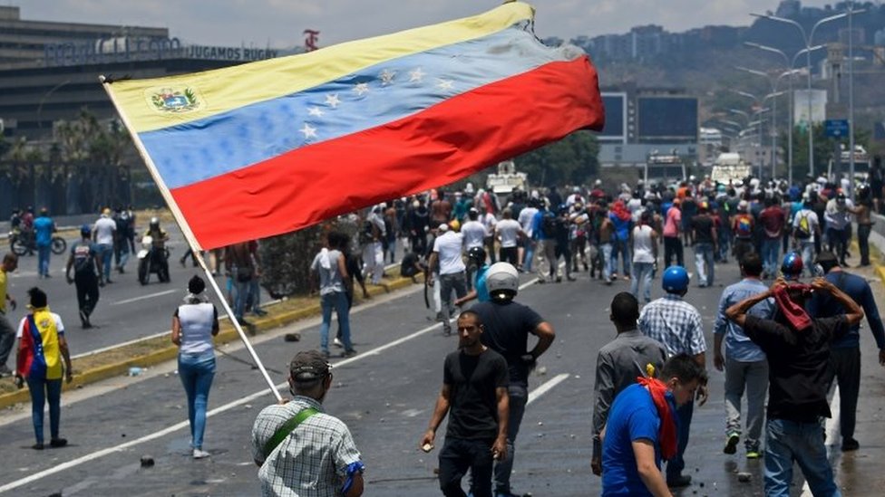 Zastava Venecuele u masi