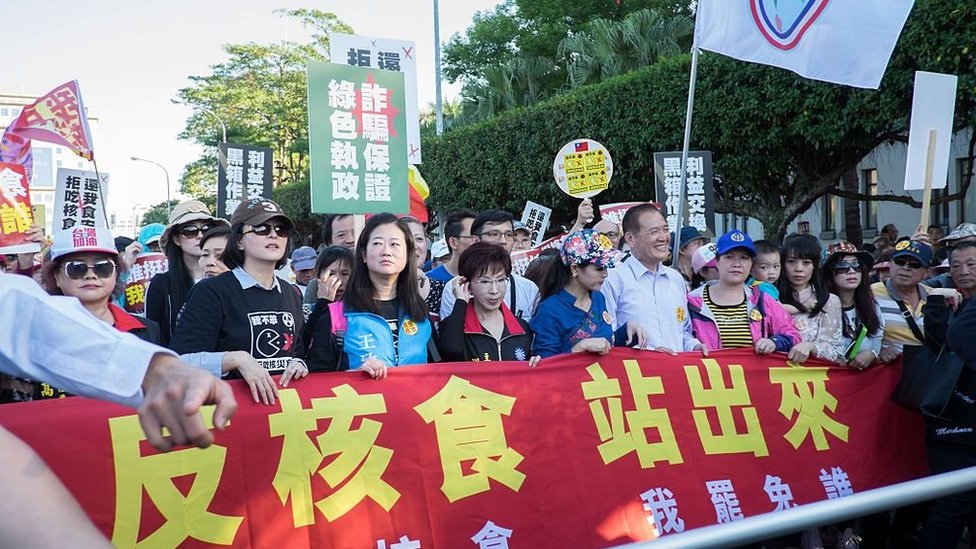 Street protest in Taiwan against the lifting of a ban on imports of Fukushima products