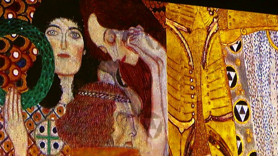 Esas "rapsodias de oro" Gustav Klimt, mentor de Schiele. Detalle de obra de Gustave Klimt