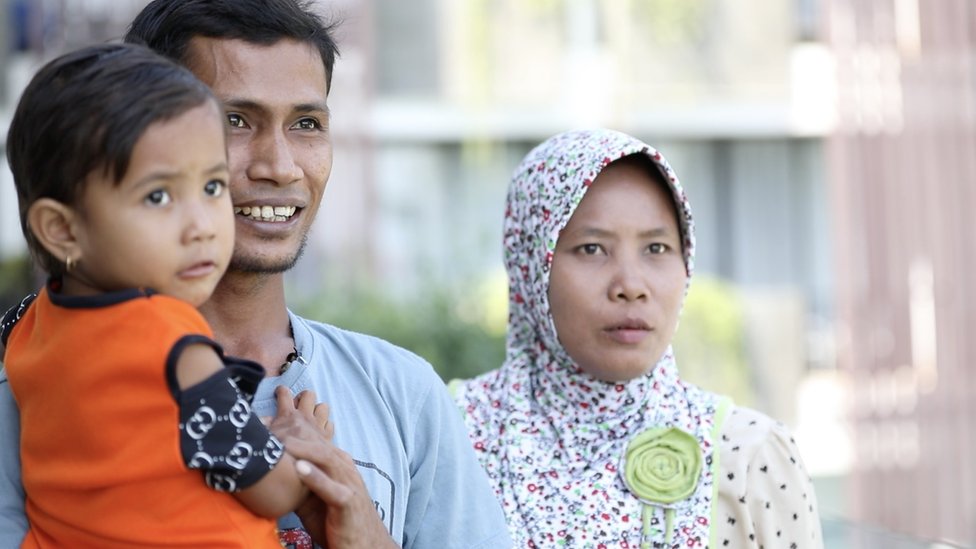 Ali Jasmin with his wife and daughter