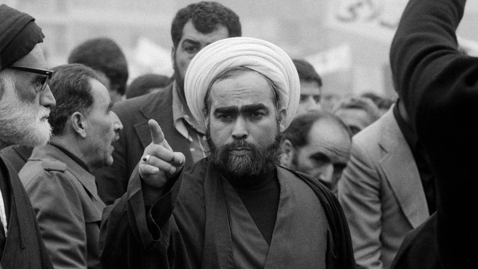 Un clérigo en Teherán durante la Revolución Islámica en Irán