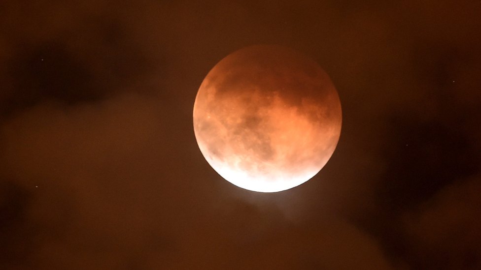 The eclipsed supermoon in Burbank California