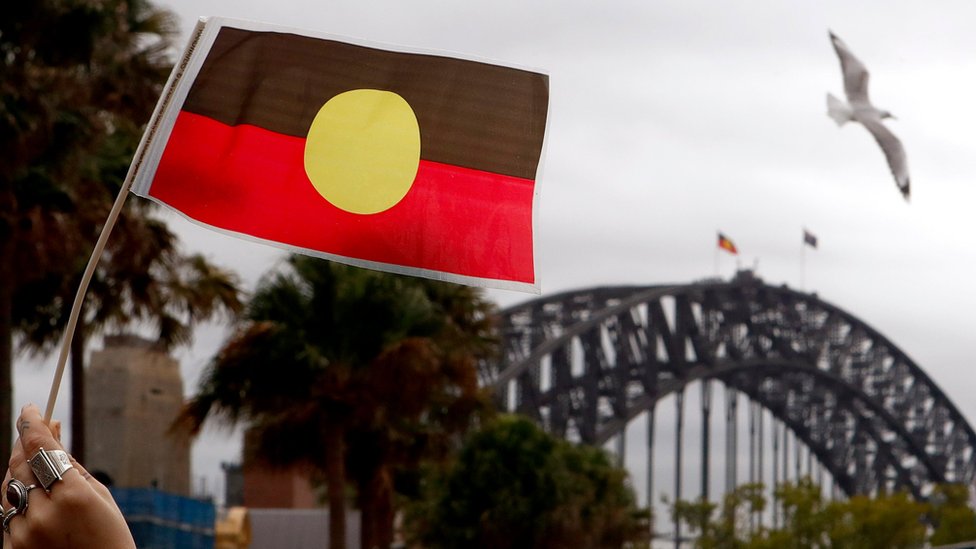 sende Over hoved og skulder metrisk Aboriginal treaties: Australian states at 'beginning of journey' - BBC News