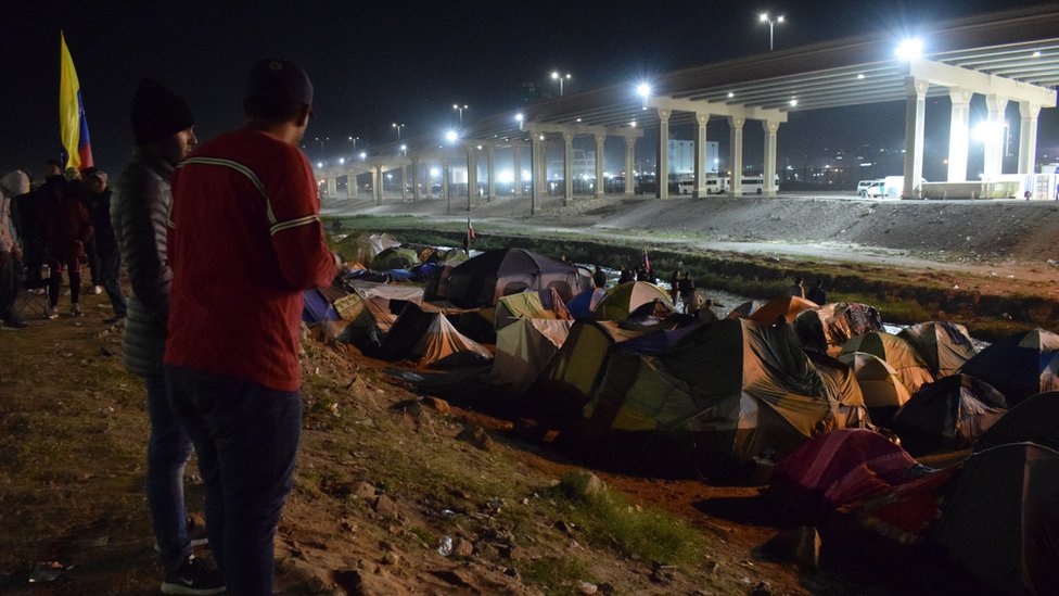 Un campamento improvisado de migrantes venezolanos se instaló en Ciudad Juárez