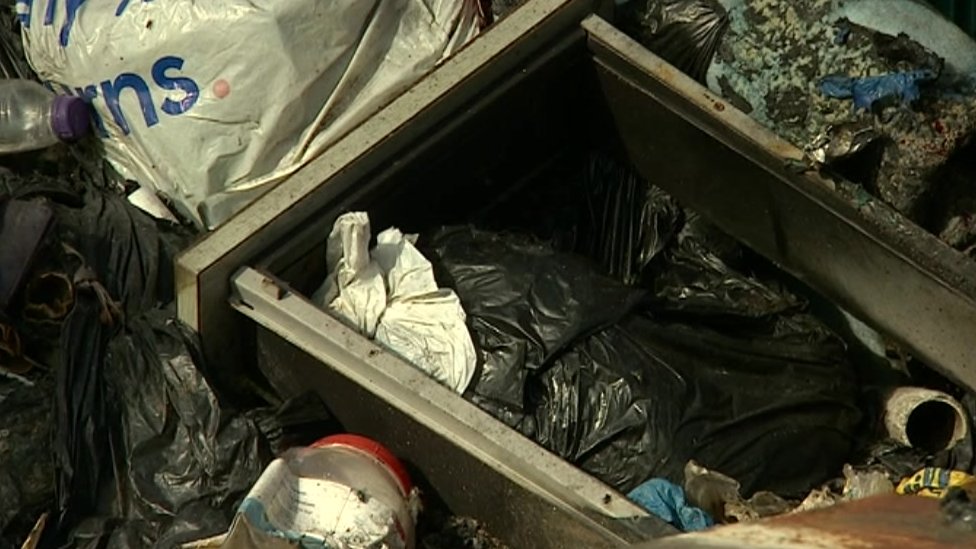 Мусорный мусор на Уошвуд-Хит-роуд
