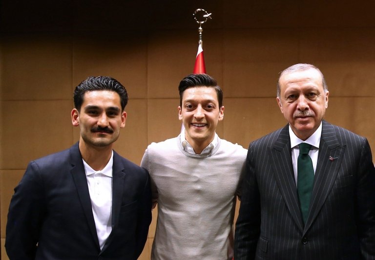 İlkay Gündoğan, Mesut Özil ve Cumhurbaşkanı Recep Tayyip Erdoğan