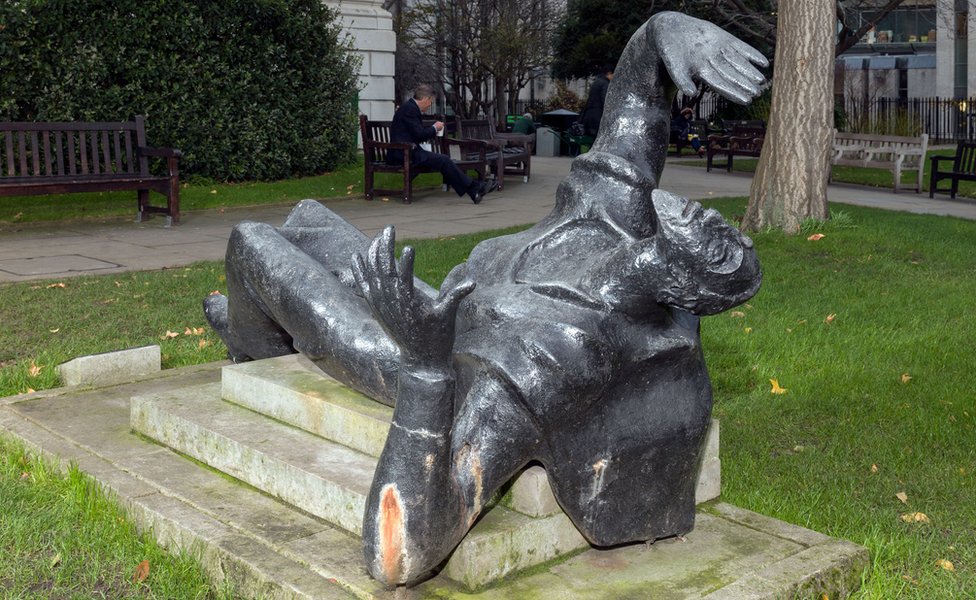 Статуя Томаса Бекета