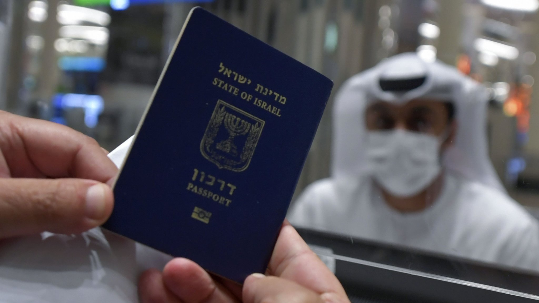 وليد المطيري: كويتي يهتف في مطار دبي لنصرة فلسطين أمام عائلة إسرائيلية 1 جواز سفر إسرائيلي