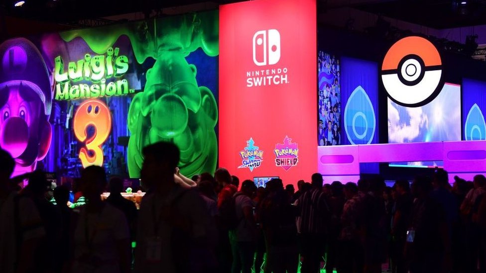 ينتظر عشاق الألعاب في طوابير طويلة للعب ألعاب Nintendo Switch الجديدة في E3 2019