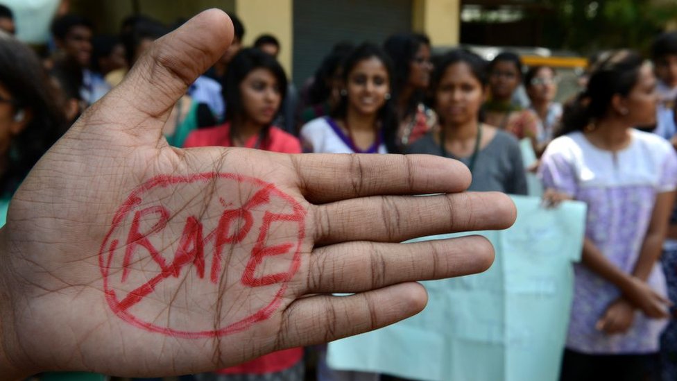 Eylül 2013'te Haydarabad kentinde tecavüz karşıtı eylemler yapan Hint öğrenciler.