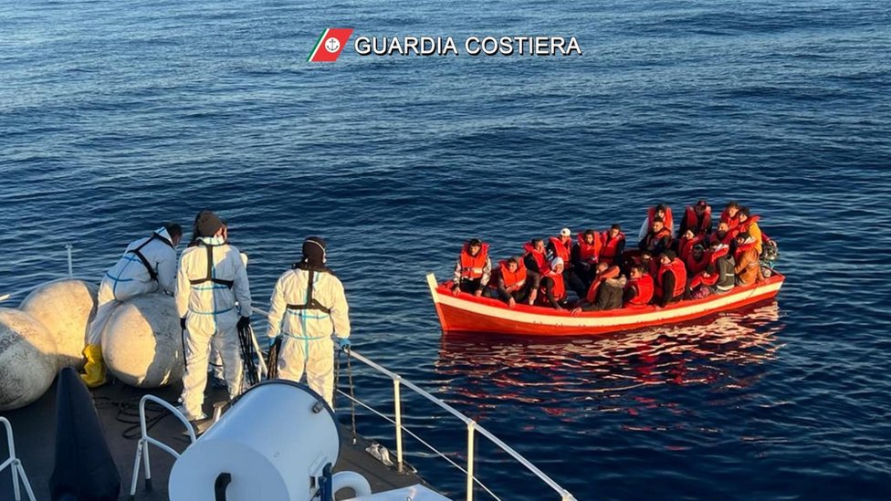 خفر السواحل أنقذوا نحو 1200 مهاجر في 10 أبريل/نيسان.
