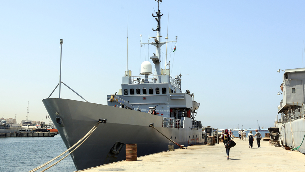 Итальянский военный корабль Tremiti на военно-морской базе в Триполи, 10 августа 17