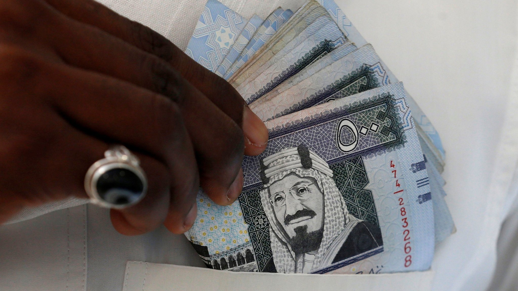 Saudi Arabia unveils first public sector pay cuts - BBC News