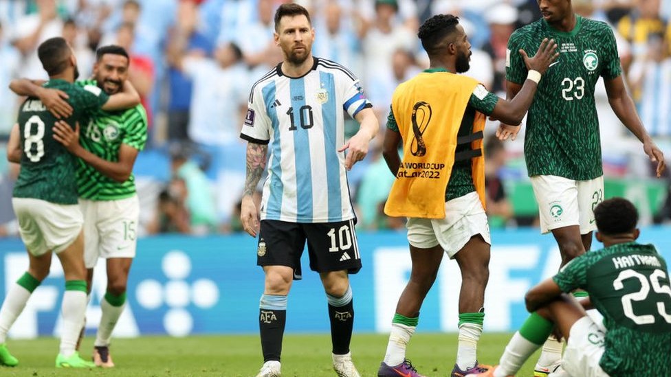 Svetsko fudbalsko prvenstvo 2022: Hrabri Saudijci srušili moćnu Argentinu, Tunis odoleo Danskoj, Levandovski promašio penal 3 Lionel Messi