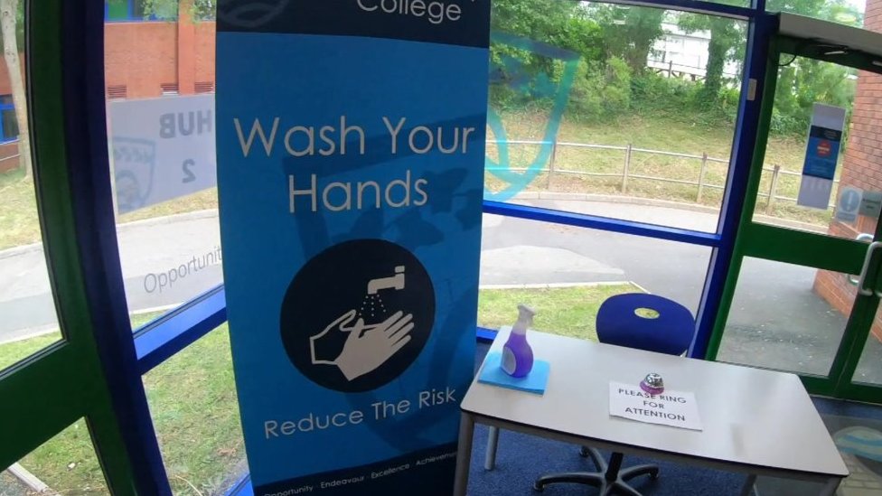 Баннер для мытья рук в общественной школе Айвибридж