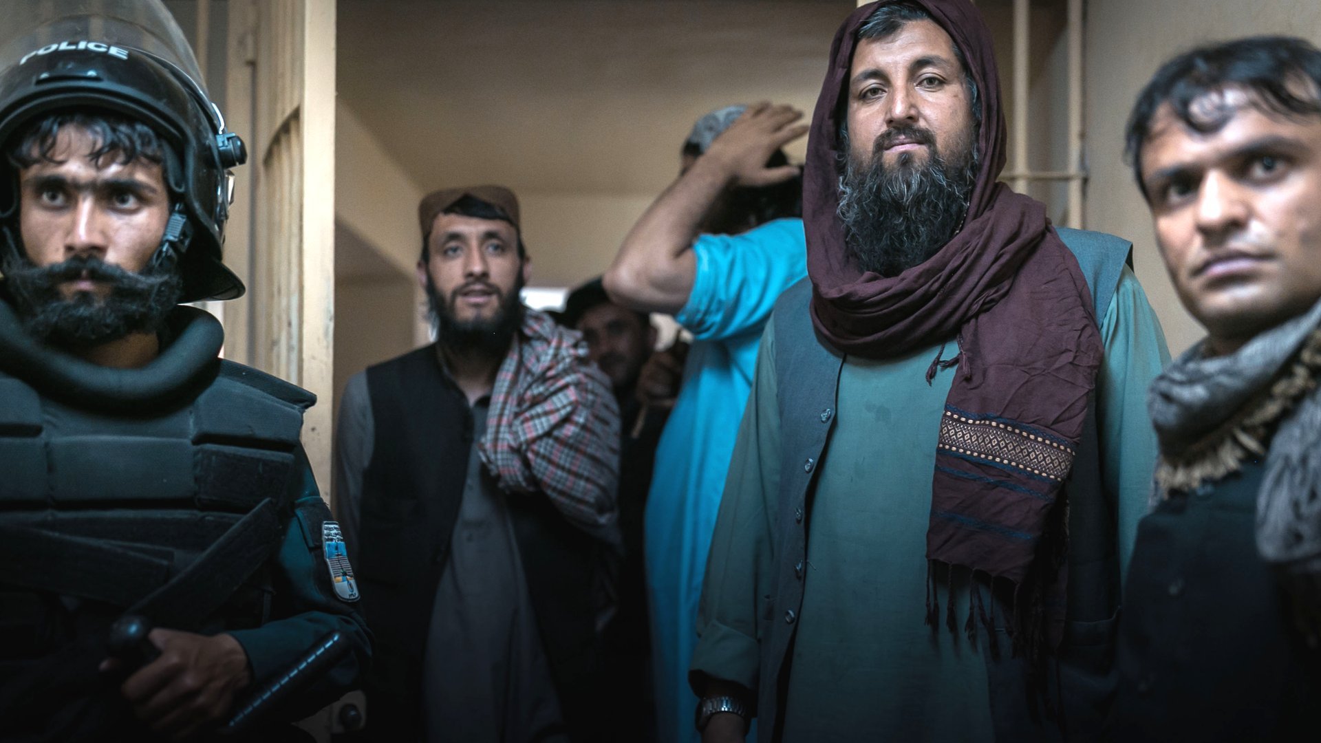 Prisioneros talibanes en la cárcel.
