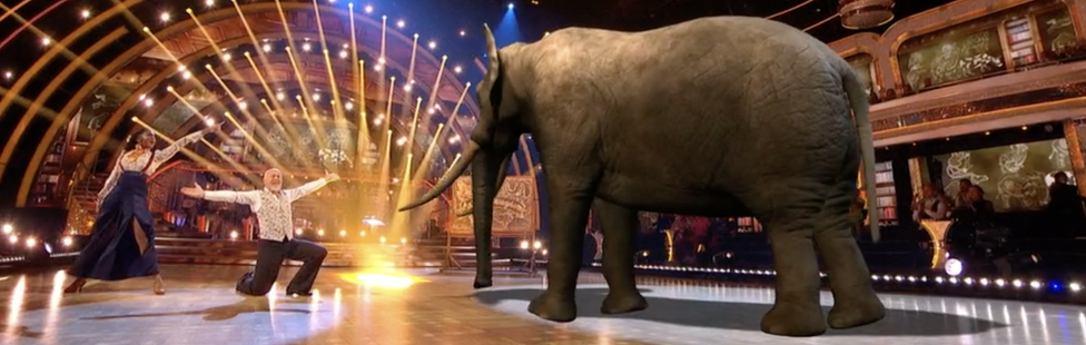 Bill Bailey, Oti Mabuse und ein CGI-Elefant