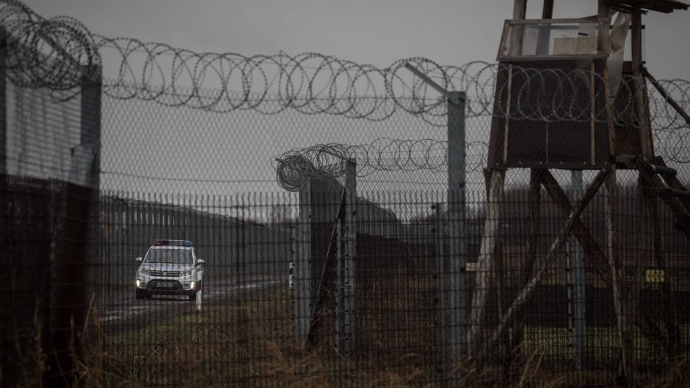 Valla fronteriza entre Hungría y Serbia
