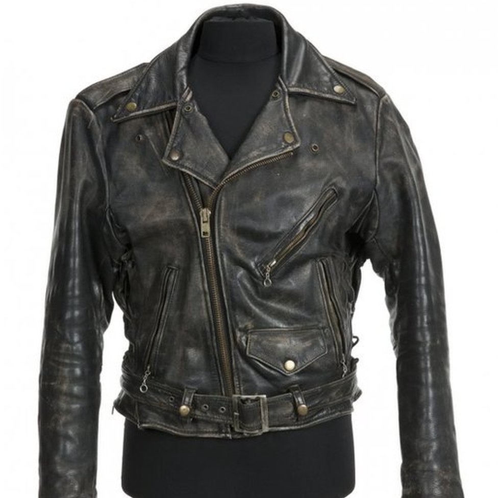 La chaqueta de cuero que Swayze usó en "Dirty Dancing" la compró un coleccionista que se identificó como Glenn y del que no trascendieron más detalles. La chaqueta de cuero que Patrick Swayze usó en "Dirty Dancing" (1987).