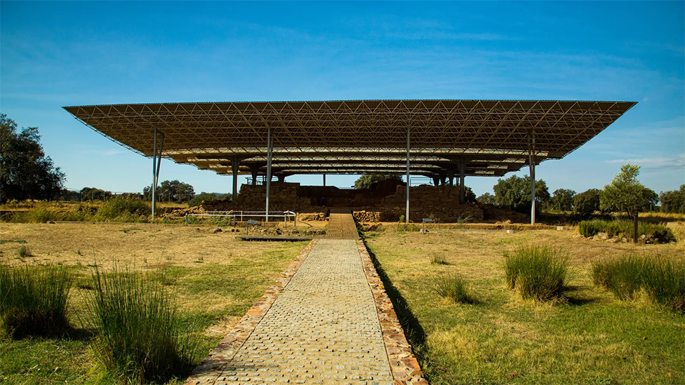 El sitio arqueológico Cancho Roano, en la región de Extremadura, España.
