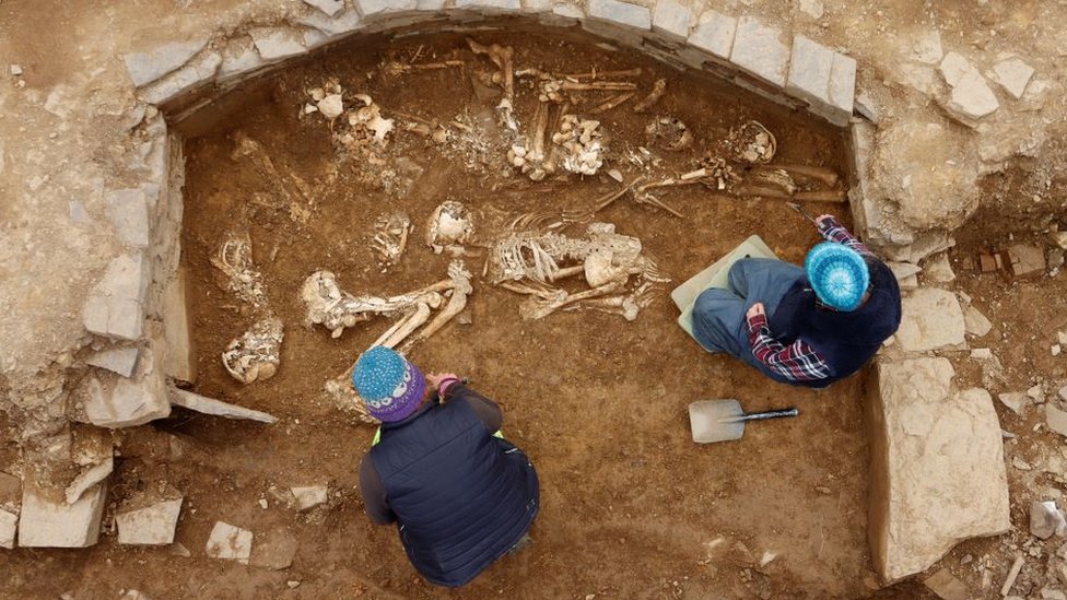 Skeletons discovered in rare 5,000-year-old tomb in Orkney