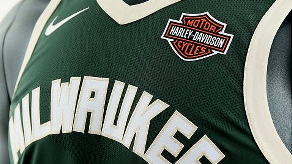 Рубашка Milwaukee Bucks с нашивкой спонсора Harley Davidson
