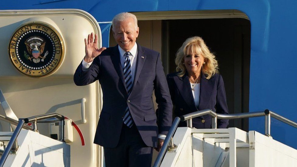 وصل الرئيس بايدن مع زوجته جيل إلى المملكة المتحدة